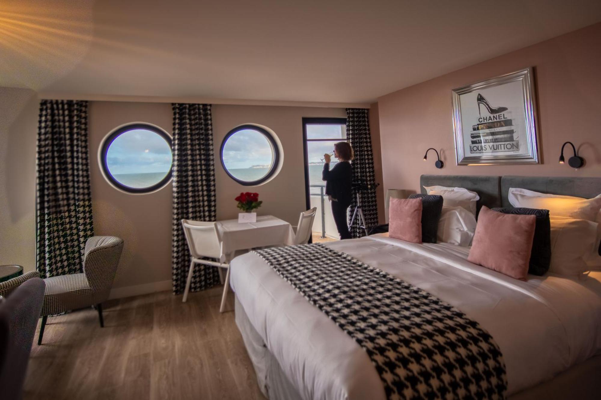 Le Paquebot Hotel Villerville Eksteriør billede
